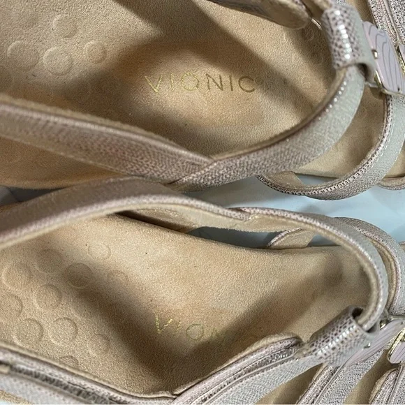 Vionic Amber Adjustable Strap Sandal 8 - Picture 11 of 13